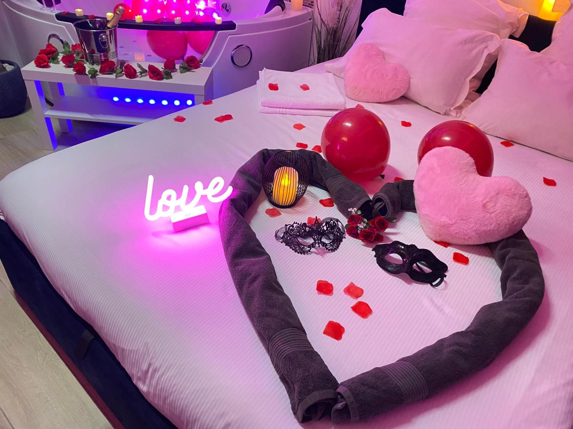 L'Escale Balneo'Romantique - Loveroom - Jacuzzi & Petit Dejeuner Villiers-sur-Marne Exterior foto